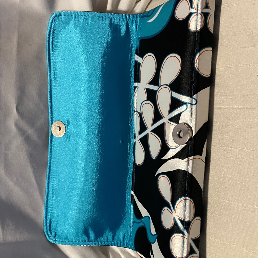 New. Soft n cushy printed satin clutch bag. Near perfect condition ( tiny tiny - Picture 9 of 13
